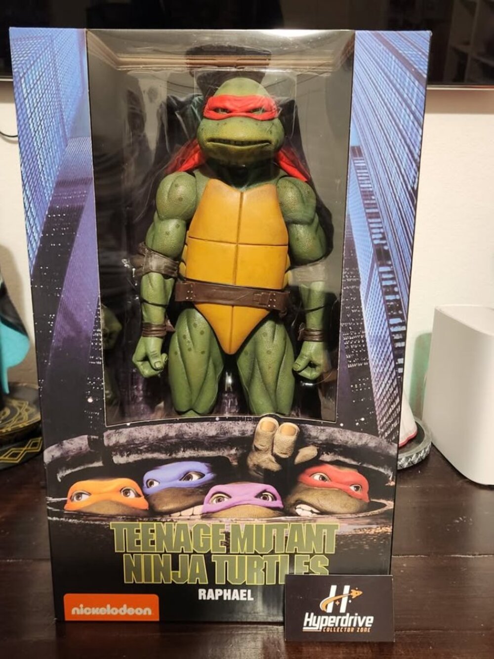 NECA Teenage Mutant Ninja Turtles Movie 1990 Raphael 1:4 Scale Action Figure